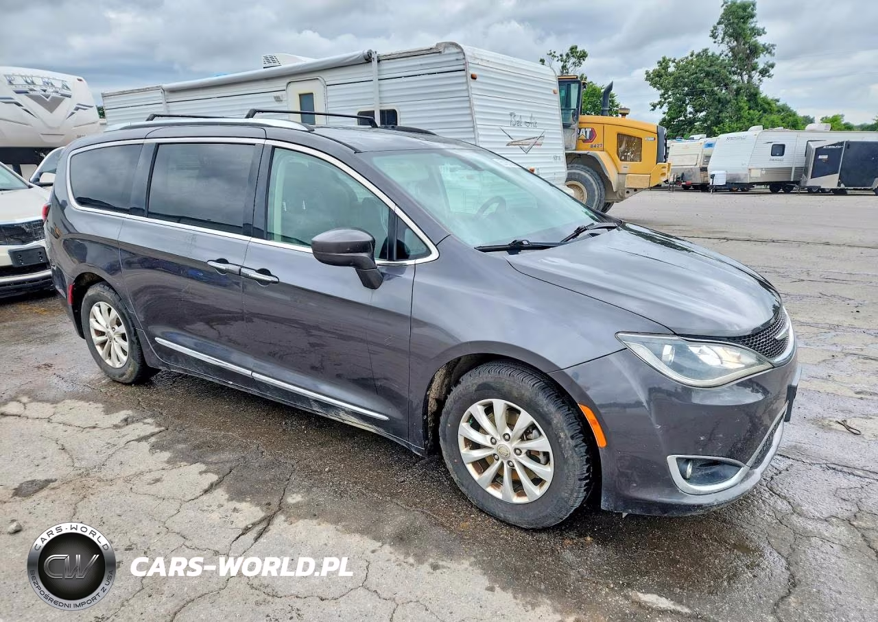 2018 Chrysler Pacifica Touring L VIN:2C4RC1BG9JR119901 - 4