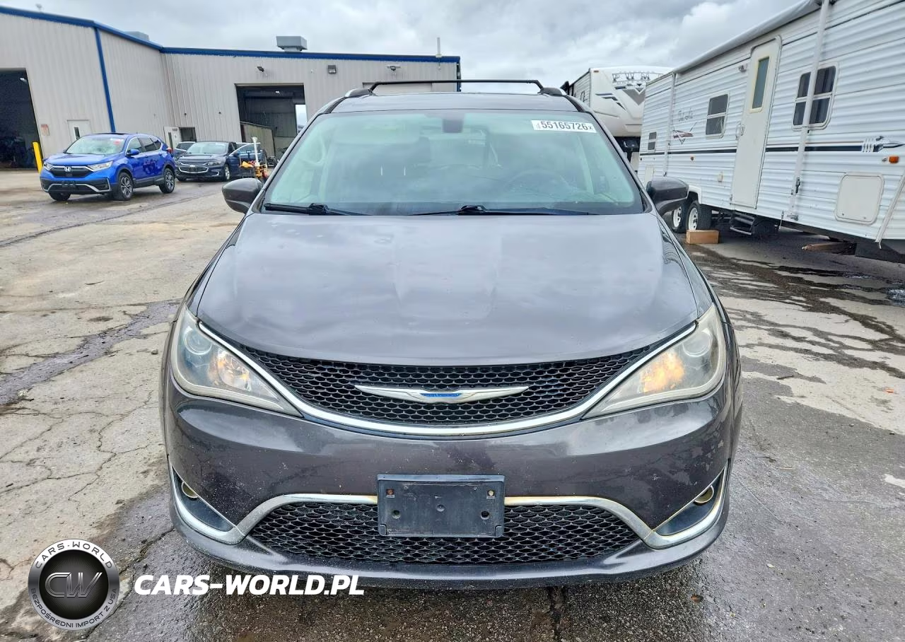2018 Chrysler Pacifica Touring L VIN:2C4RC1BG9JR119901 - 5