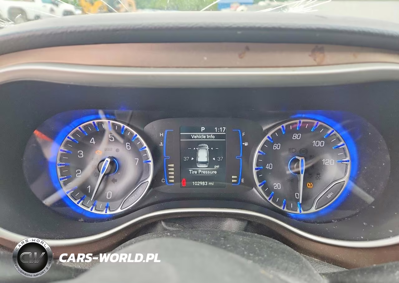 2018 Chrysler Pacifica Touring L VIN:2C4RC1BG9JR119901 - 9