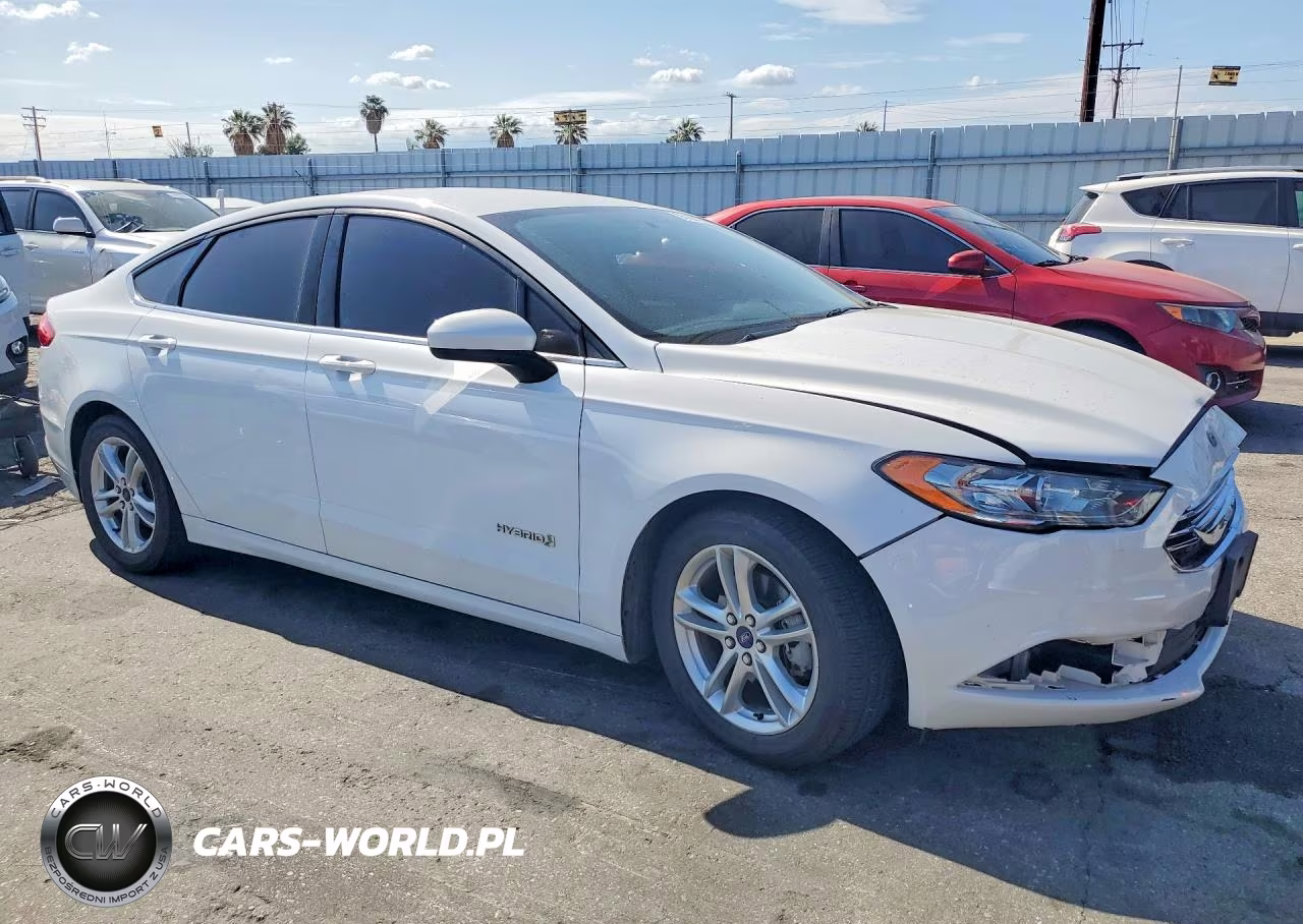 2018 Ford Fusion Se Hybrid VIN:3FA6P0LU4JR146879 - 4