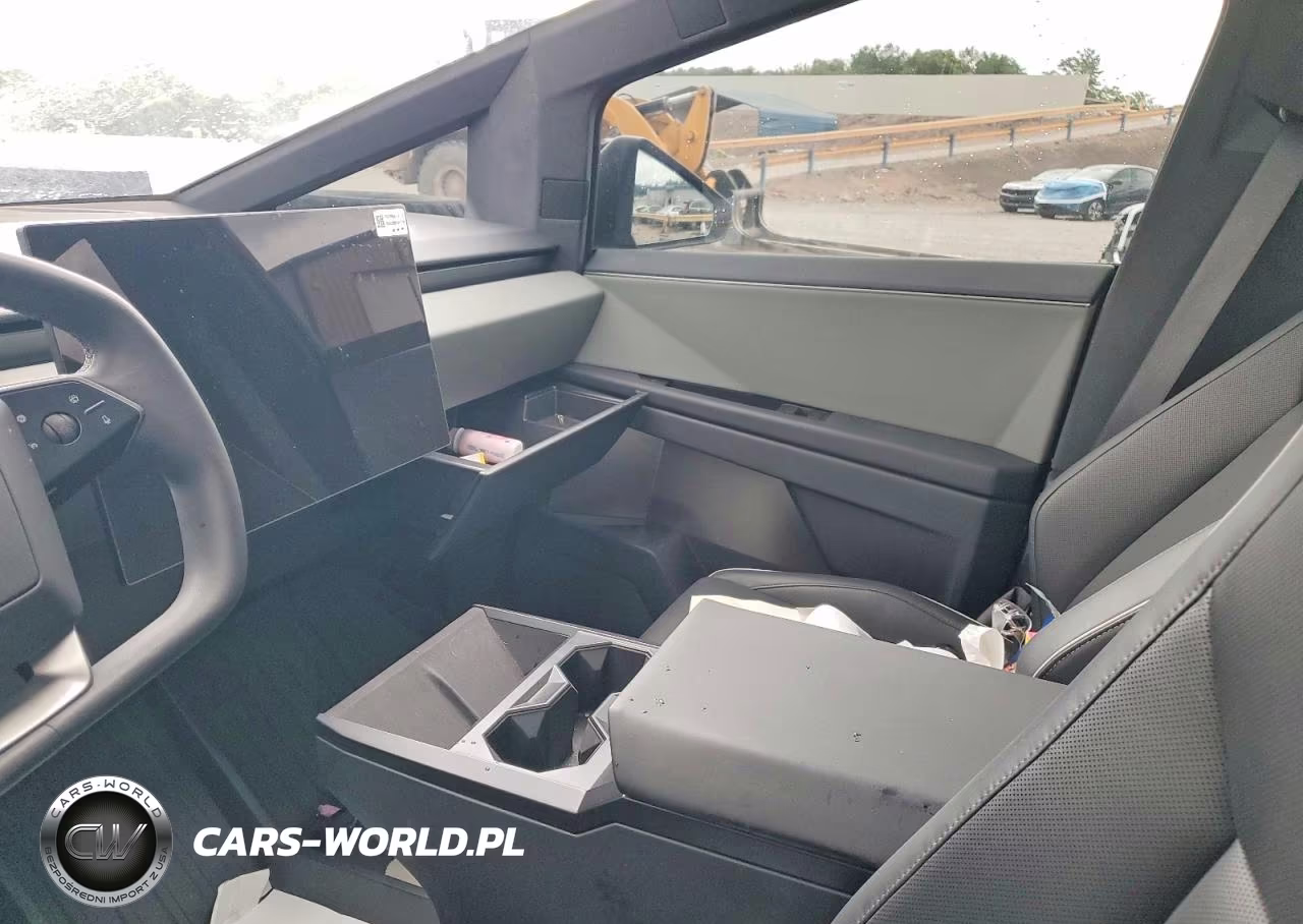 2025 Tesla Cybertruck VIN:7G2CEHED8SA061779 - 7