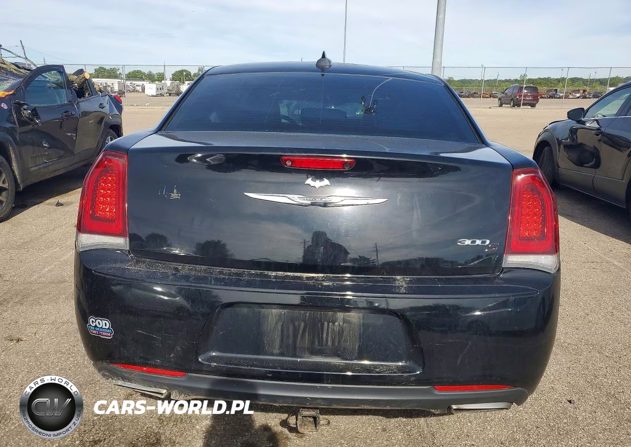 2015 Chrysler 300 S VIN:2C3CCAGG3FH892430 - 6