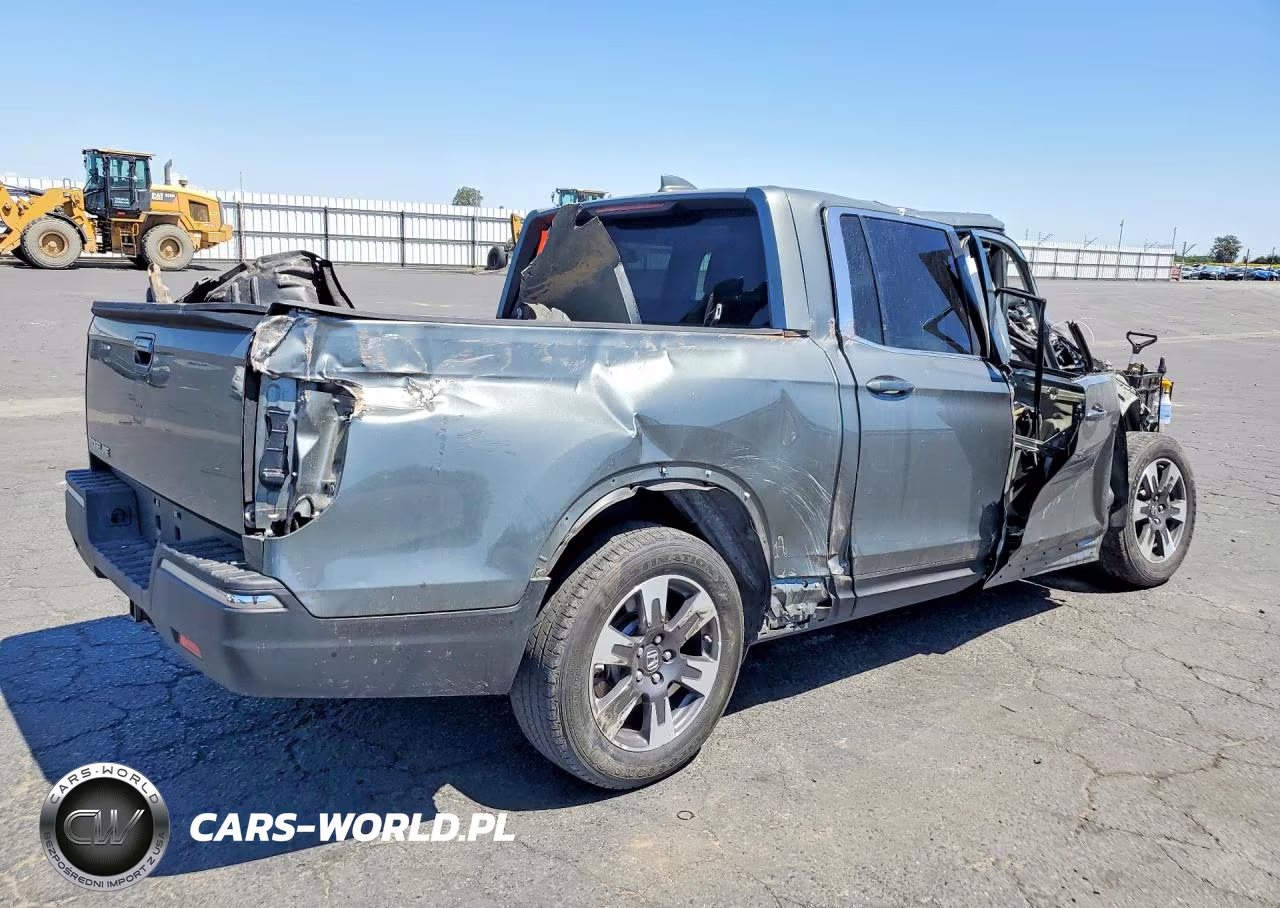 2017 Honda Ridgeline Rtl VIN:5FPYK2F66HB002392 - 3
