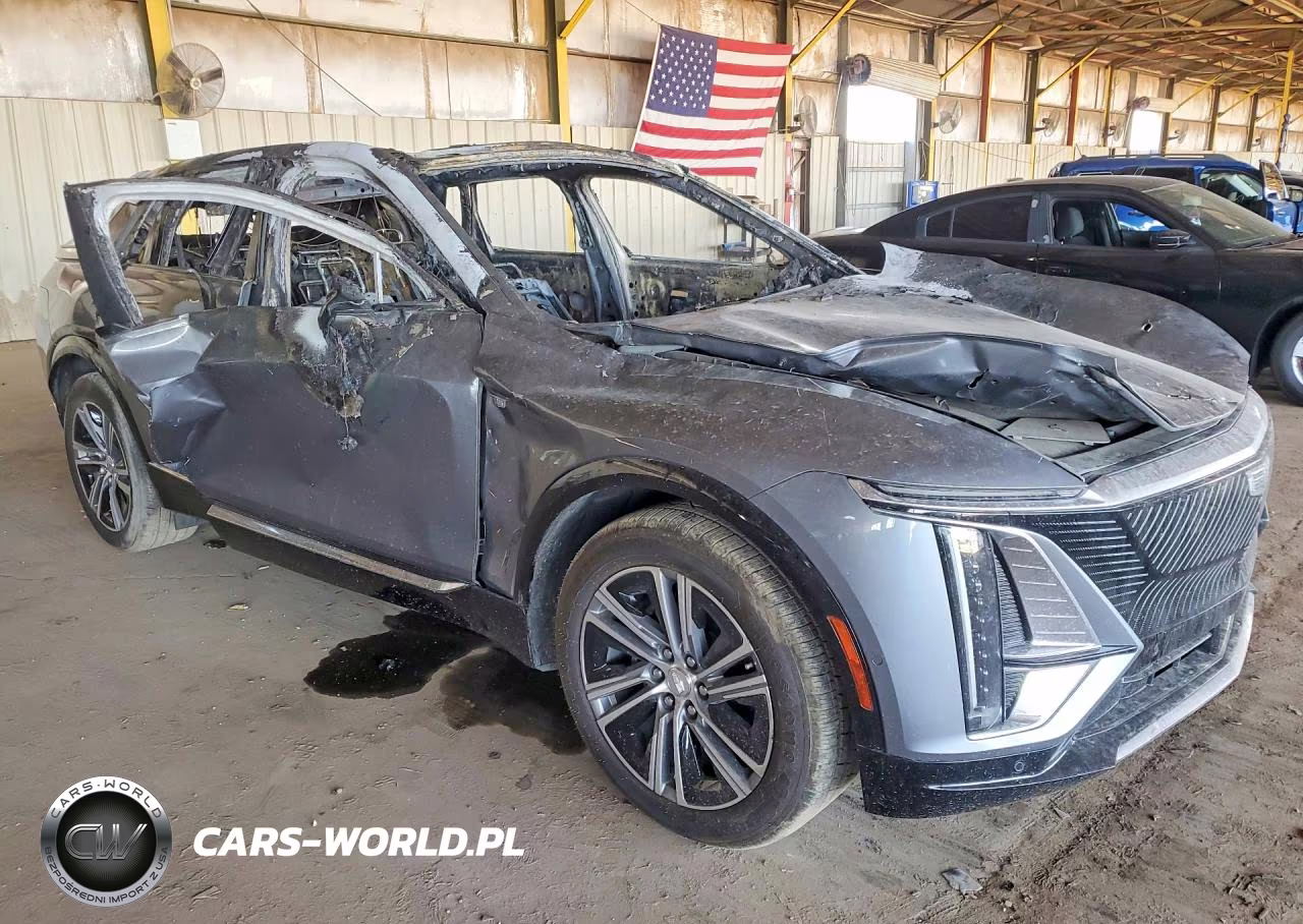 2023 Cadillac Lyriq Luxury VIN:1GYKPMRK6PZ002111 - 4