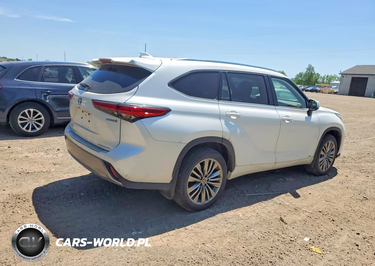 2022 Toyota Highlander Hybrid Platinum VIN:5TDEBRCH8NS101698 - 3