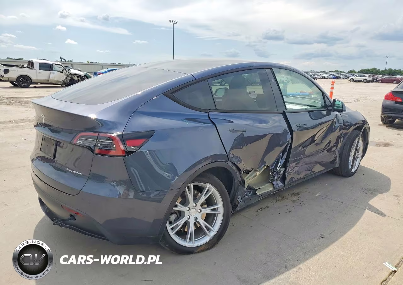 2023 Tesla Model Y VIN:7SAYGDEE2PA211609 - 3