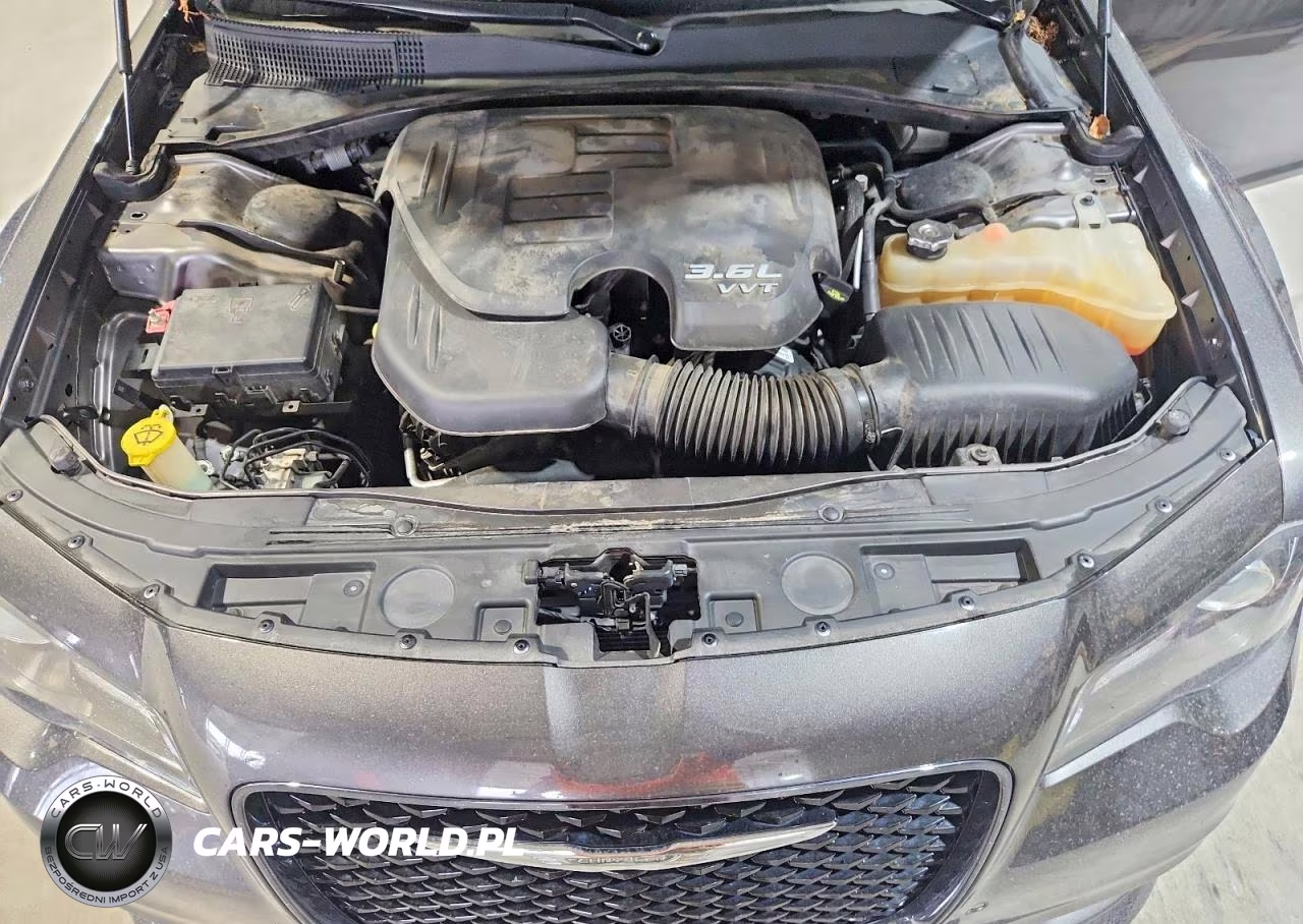 2018 Chrysler 300 S VIN:2C3CCABG9JH244784 - 11