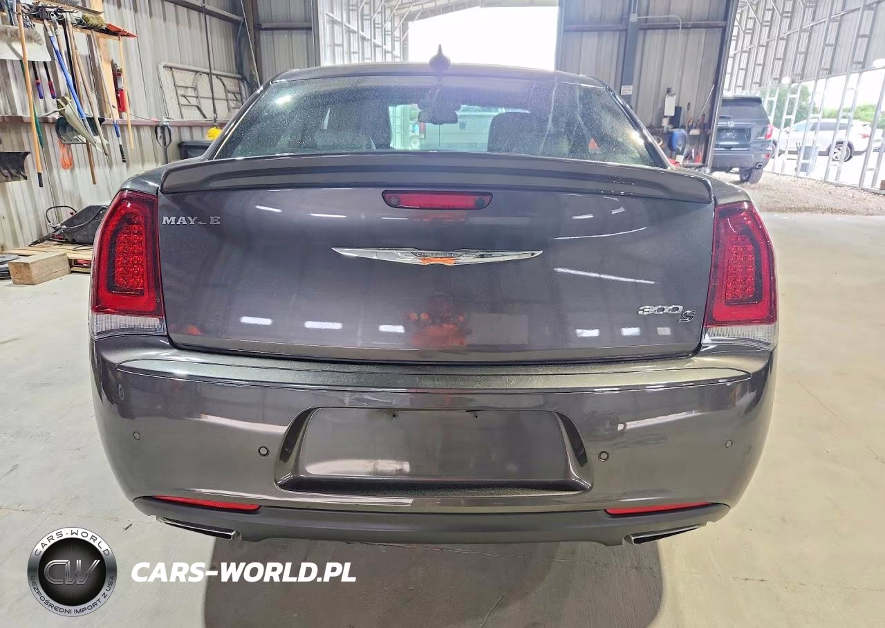 2018 Chrysler 300 S VIN:2C3CCABG9JH244784 - 6