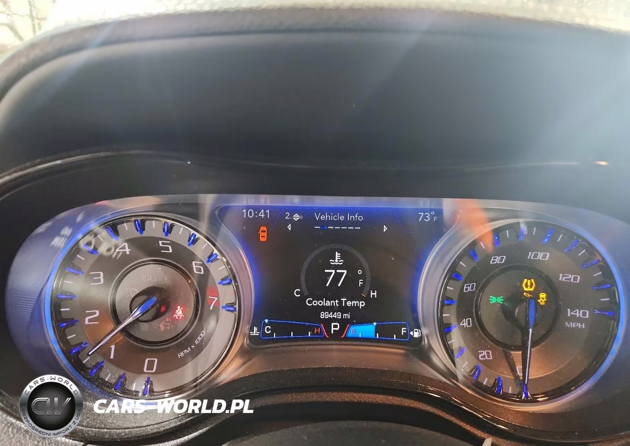 2018 Chrysler 300 S VIN:2C3CCABG9JH244784 - 9