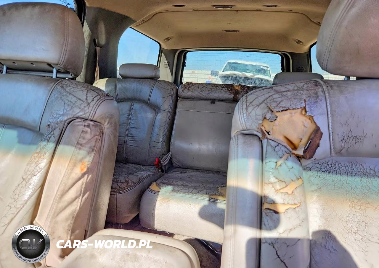 2002 Chevrolet Suburban VIN:1GNEC16Z62J120429 - 10