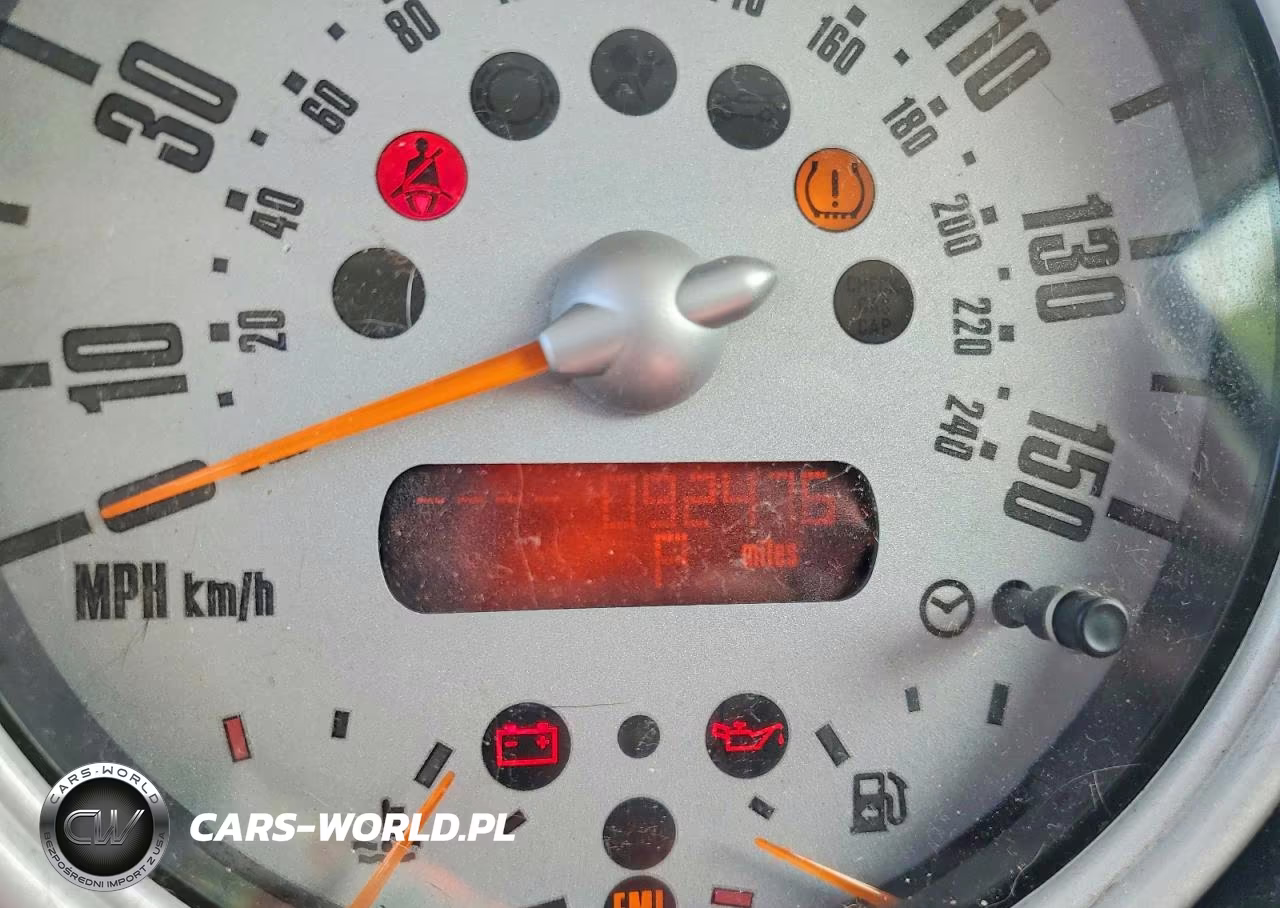 2005 Mini Cooper VIN:WMWRC33425TJ66215 - 9