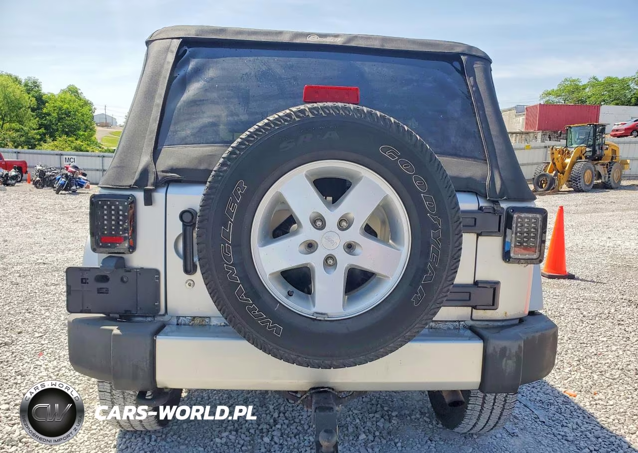 2009 Jeep Wrangler Sahara VIN:1J4FA541X9L734870 - 6
