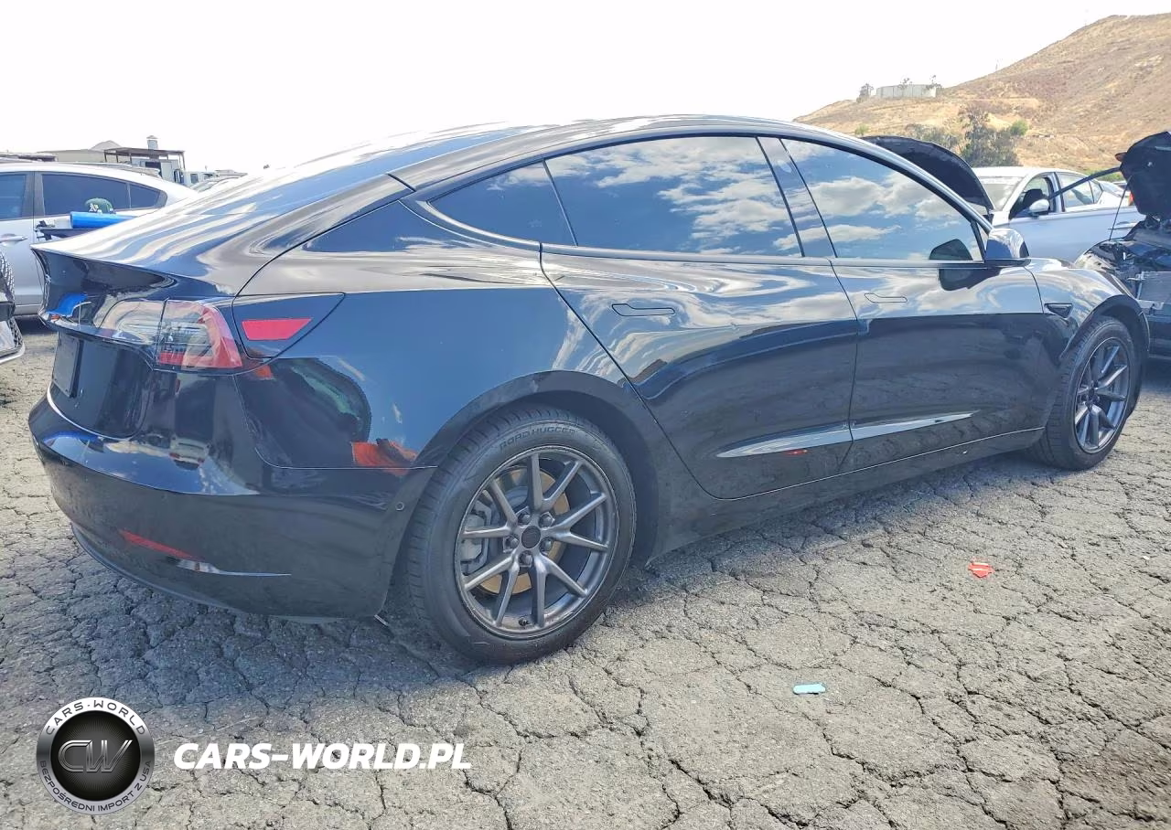 2021 Tesla Model 3 VIN:5YJ3E1EAXMF943011 - 3