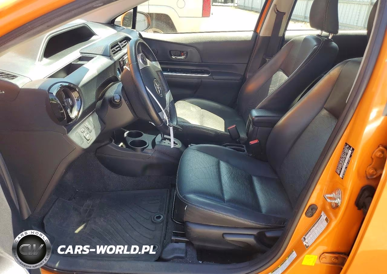 2015 Toyota Prius C Four VIN:JTDKDTB3XF1111406 - 7