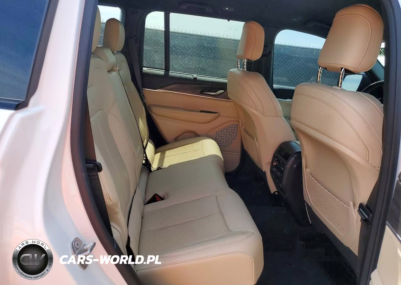 2023 Jeep Grand Cherokee Limited VIN:1C4RJHBG4PC500331 - 10