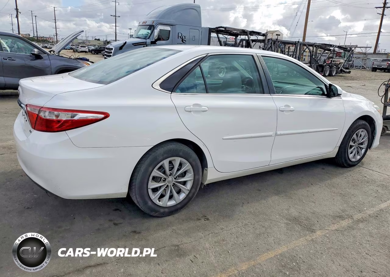 2015 Toyota Camry Le VIN:4T1BF1FKXFU104952 - 3