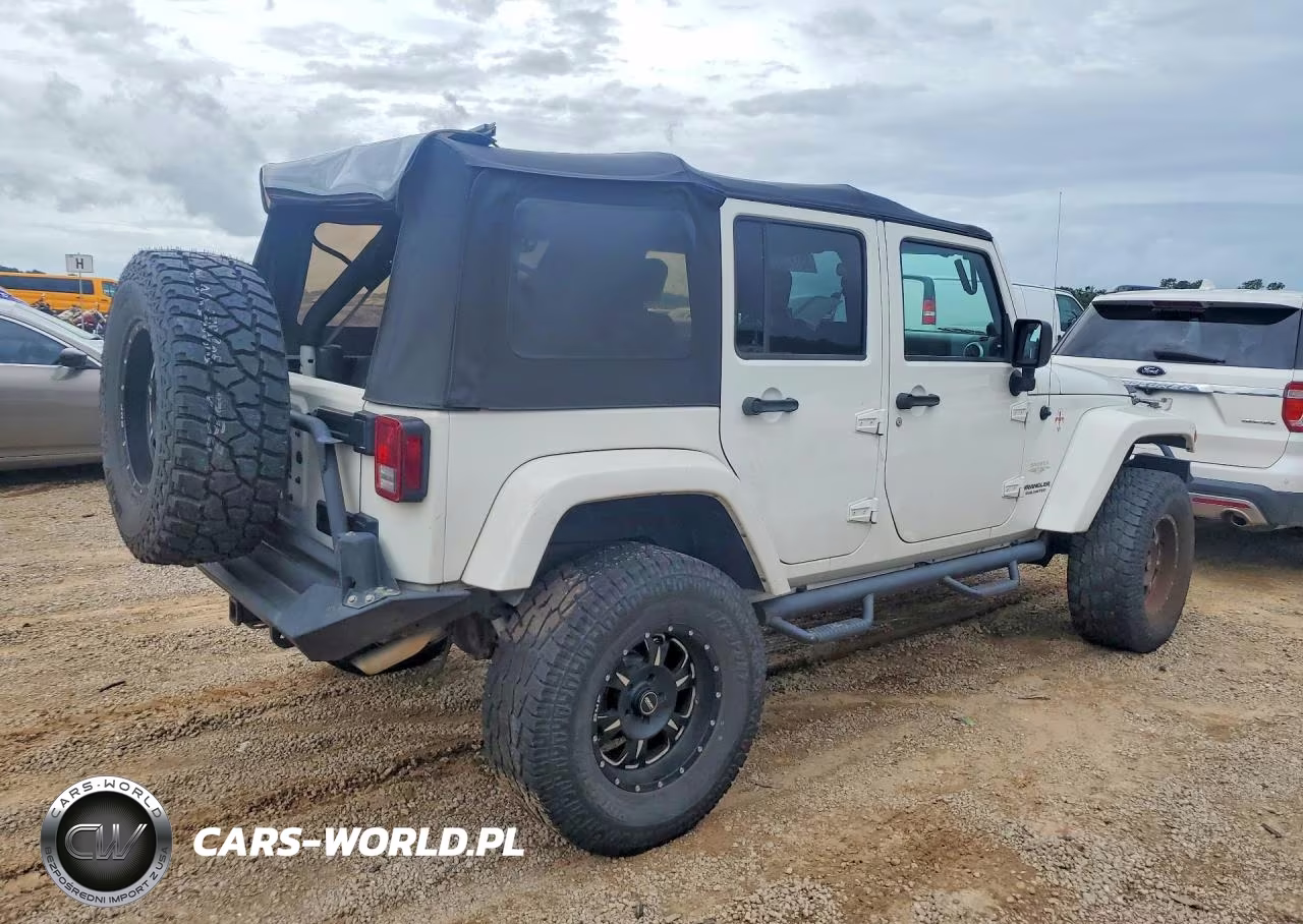 2010 Jeep Wrangler Unlimited Sahara VIN:1J4HA5H11AL156827 - 3