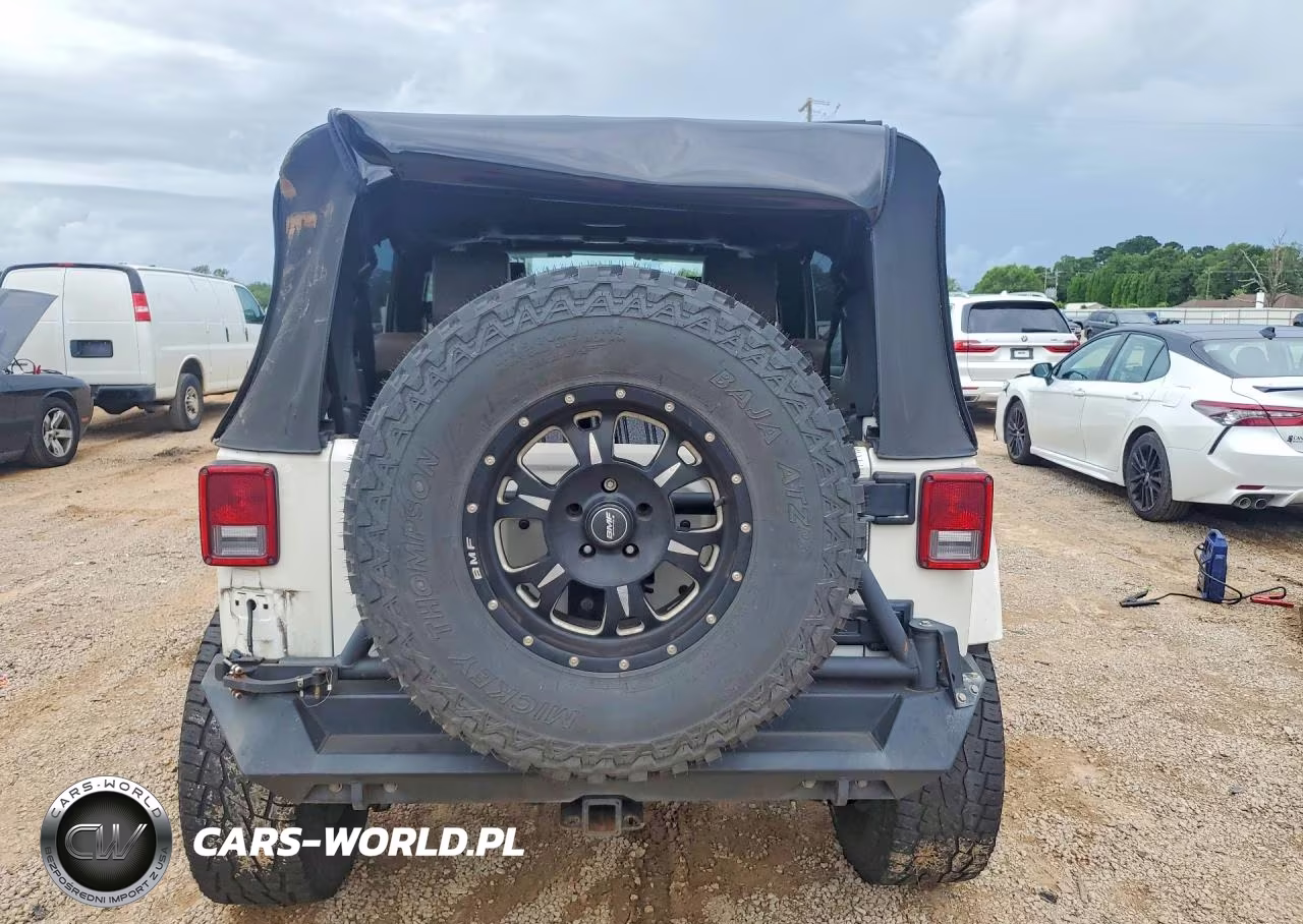 2010 Jeep Wrangler Unlimited Sahara VIN:1J4HA5H11AL156827 - 6