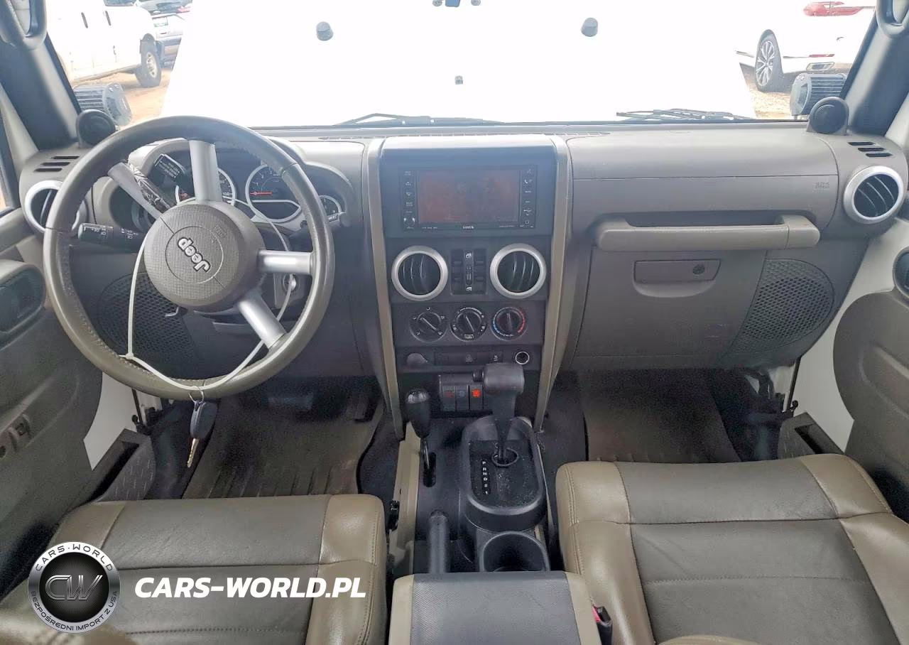2010 Jeep Wrangler Unlimited Sahara VIN:1J4HA5H11AL156827 - 8