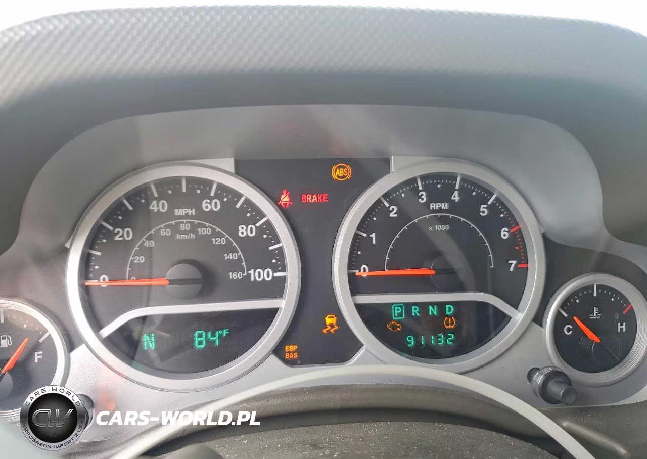 2010 Jeep Wrangler Unlimited Sahara VIN:1J4HA5H11AL156827 - 9