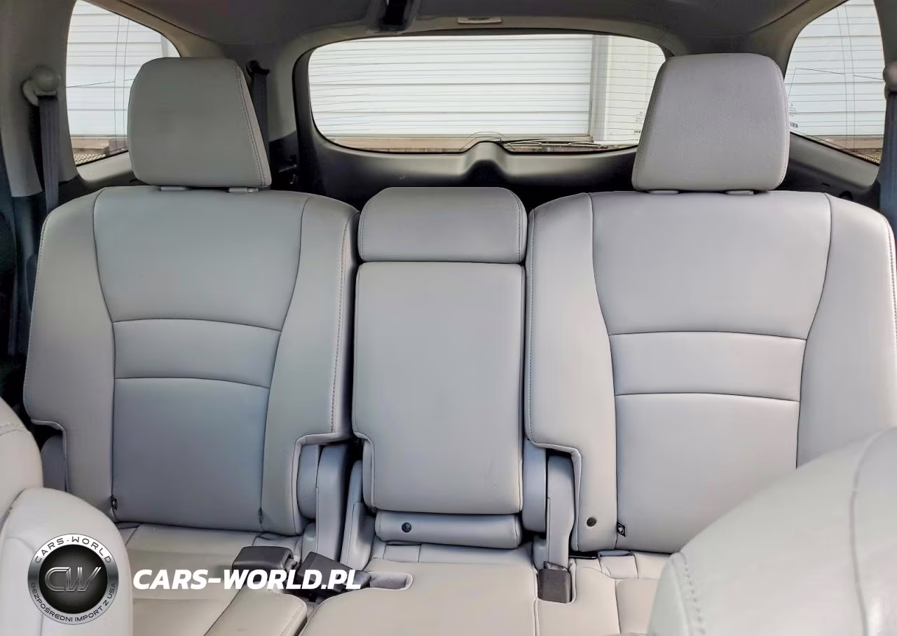 2018 Honda Pilot Touring VIN:5FNYF6H98JB010494 - 10