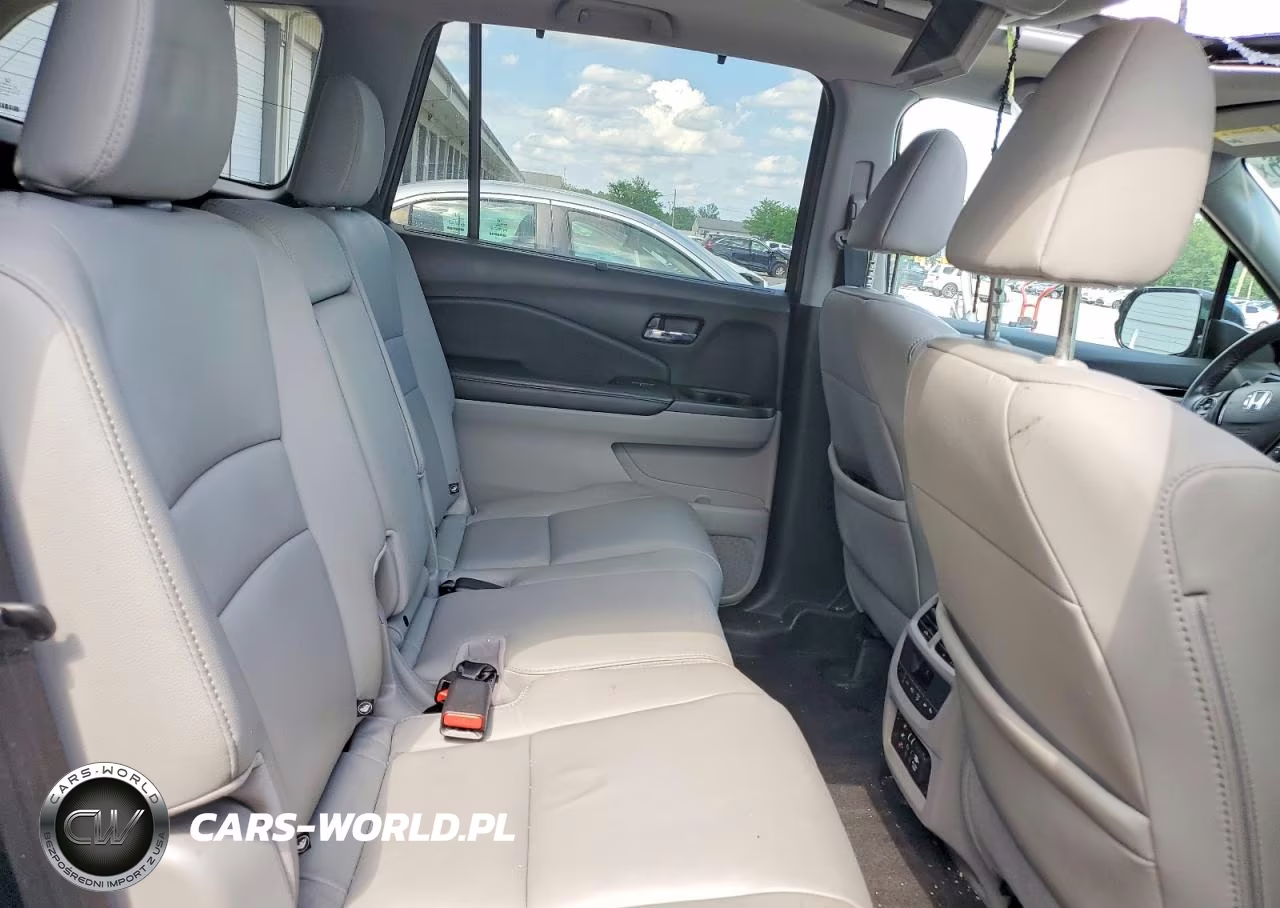 2018 Honda Pilot Touring VIN:5FNYF6H98JB010494 - 11