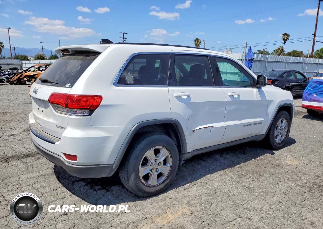 2015 Jeep Grand Cherokee Laredo VIN:1C4RJEAG3FC232192 - 3
