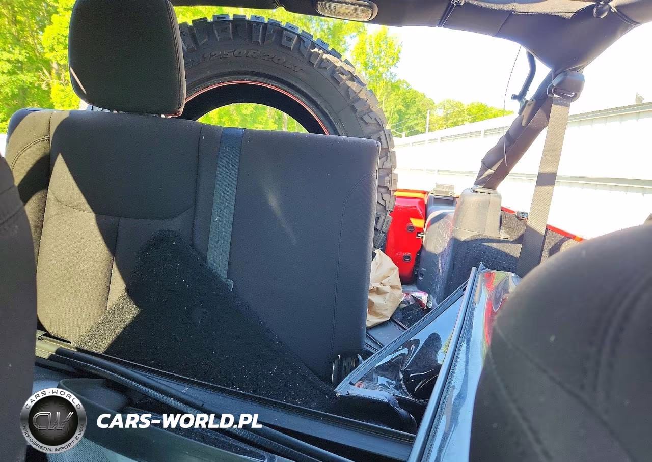 2015 Jeep Wrangler Unlimited Sport VIN:1C4BJWDG3FL503111 - 10