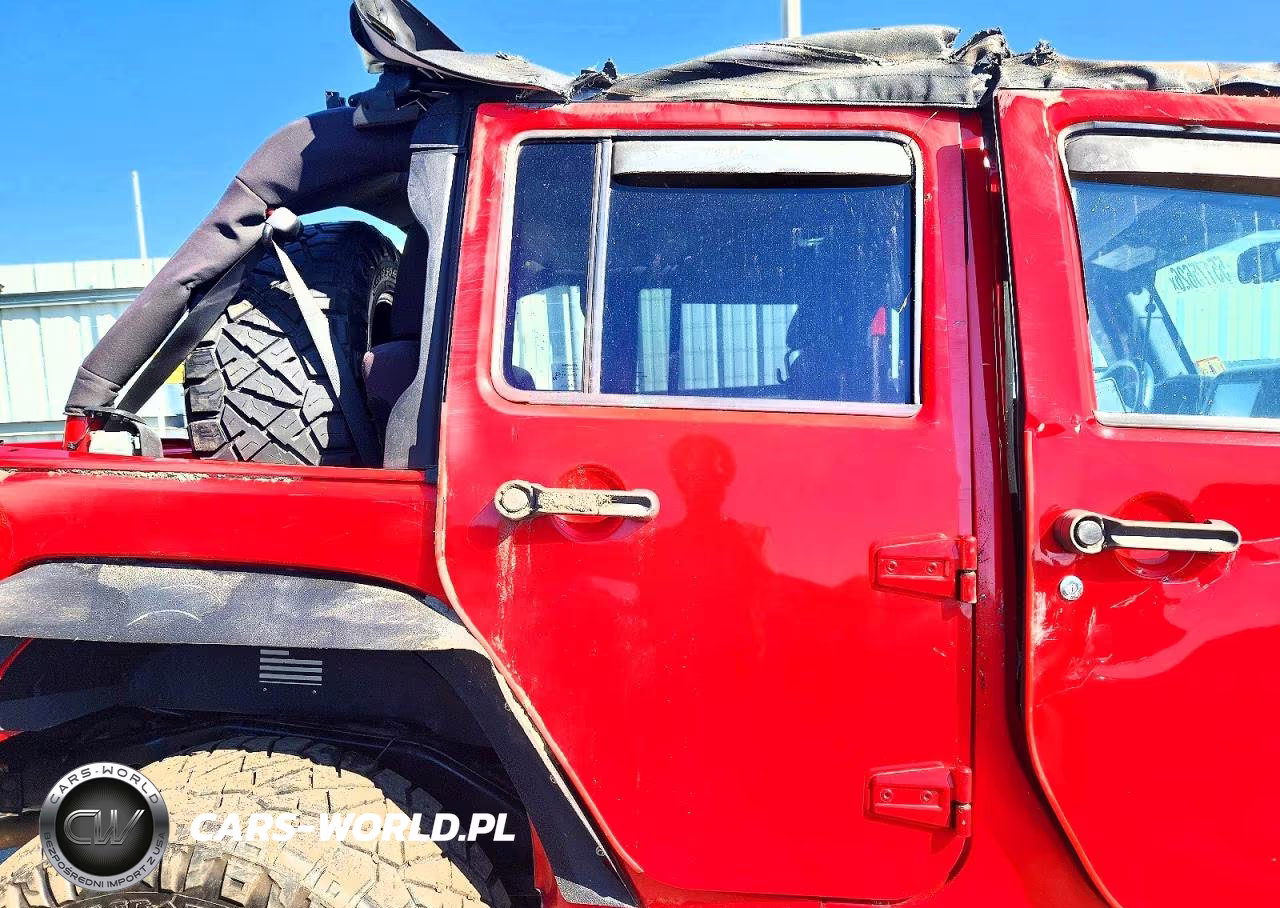 2015 Jeep Wrangler Unlimited Sport VIN:1C4BJWDG3FL503111 - 11