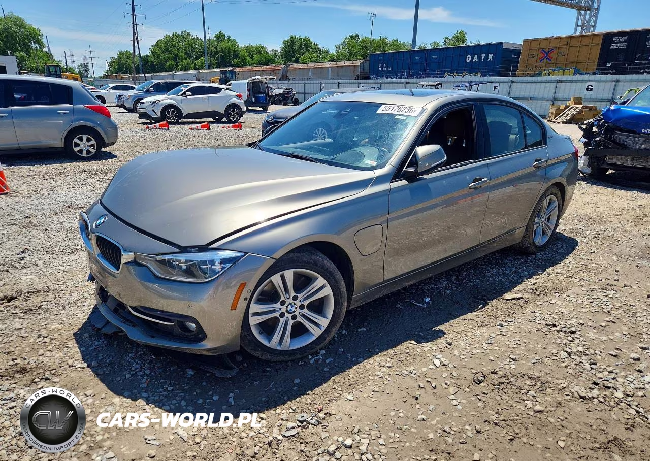 2016 BMW 330E – zdjęcie 1 z 12