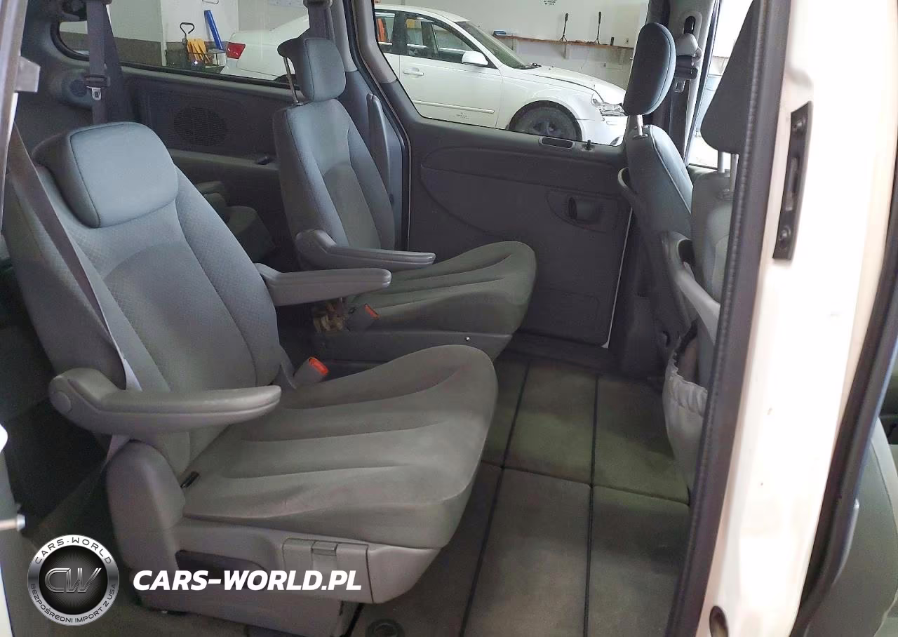 2007 Chrysler Town & Country Lx VIN:2A4GP44R77R331369 - 11