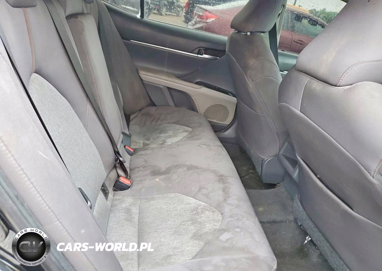 2018 Toyota Camry Le VIN:4T1B11HK8JU577785 - 10