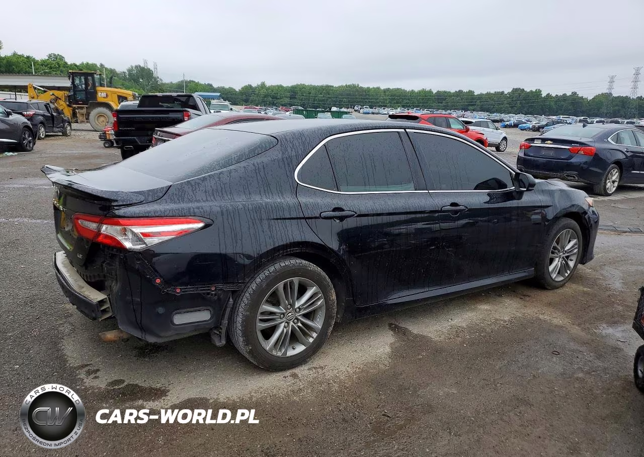 2018 Toyota Camry Le VIN:4T1B11HK8JU577785 - 3
