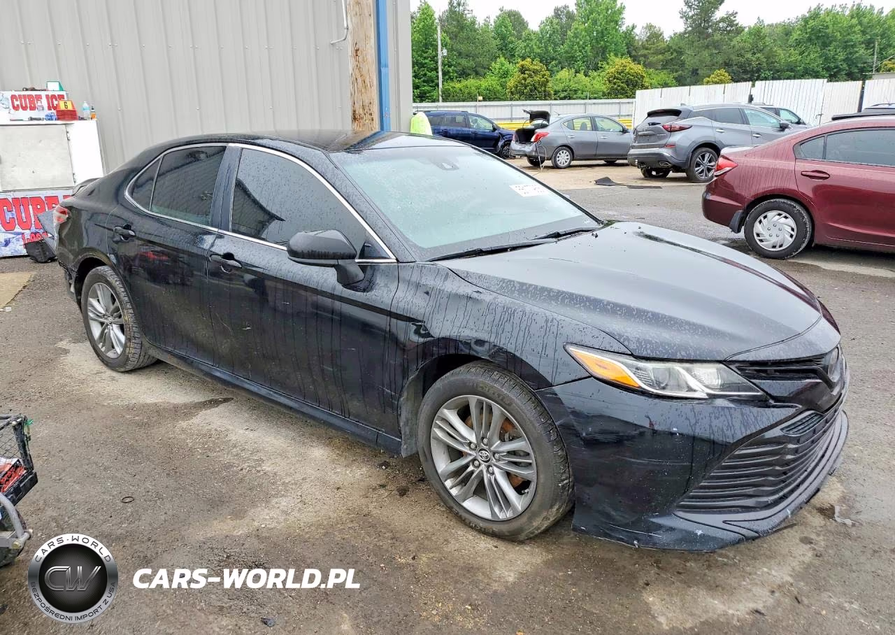 2018 Toyota Camry Le VIN:4T1B11HK8JU577785 - 4