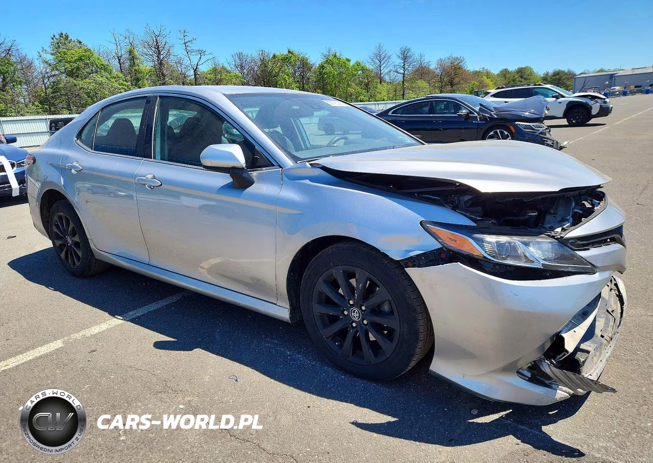 2019 Toyota Camry Le VIN:4T1B11HK6KU812122 - 4
