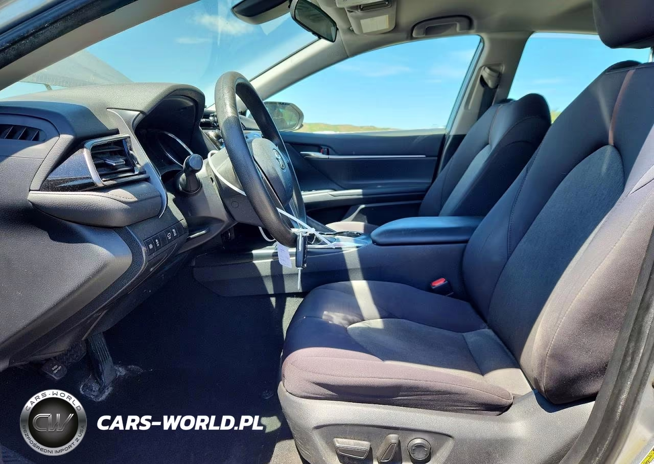 2019 Toyota Camry Le VIN:4T1B11HK6KU812122 - 7