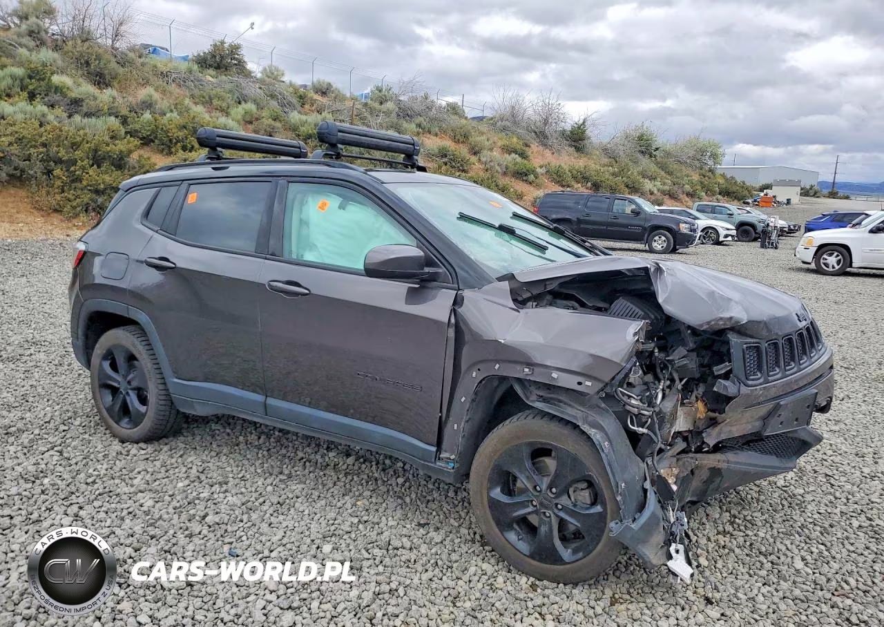 2019 Jeep Compass Latitude VIN:3C4NJDBB9KT622790 - 4
