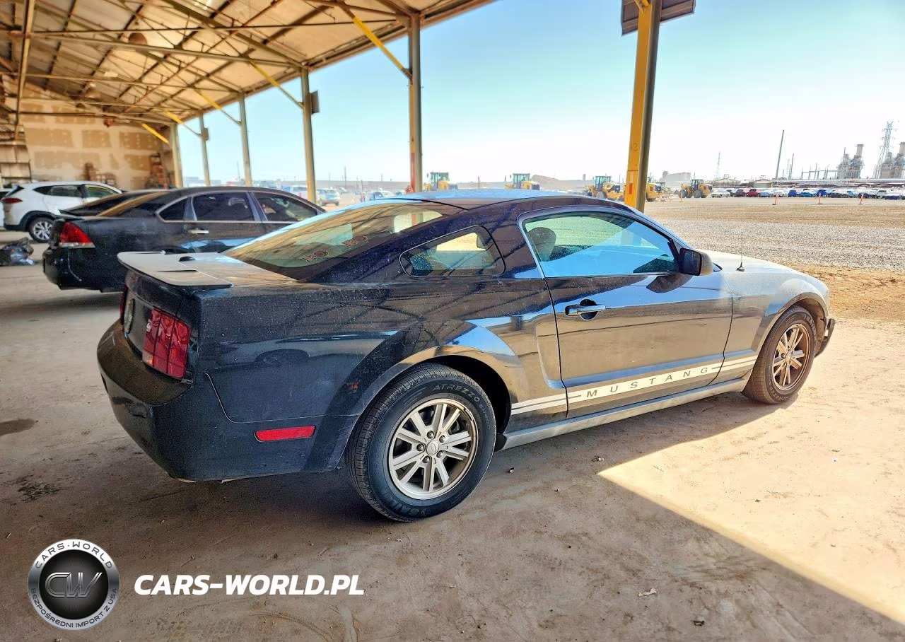 2007 Ford Mustang VIN:1ZVFT80NX75321971 - 3
