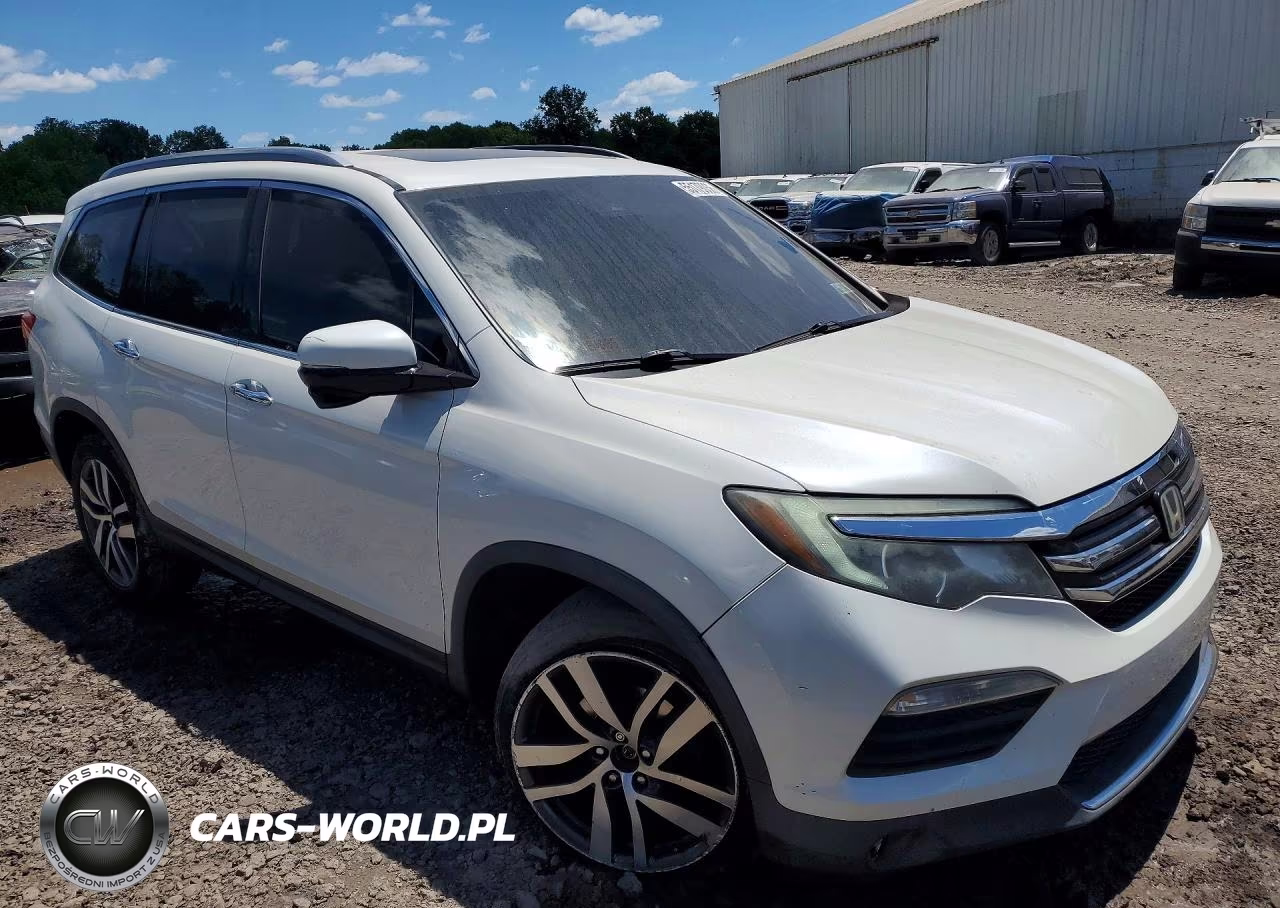 2017 Honda Pilot Touring VIN:5FNYF6H98HB010733 - 4