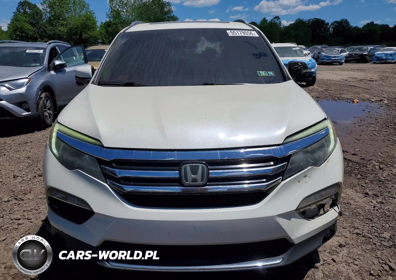 2017 Honda Pilot Touring VIN:5FNYF6H98HB010733 - 5