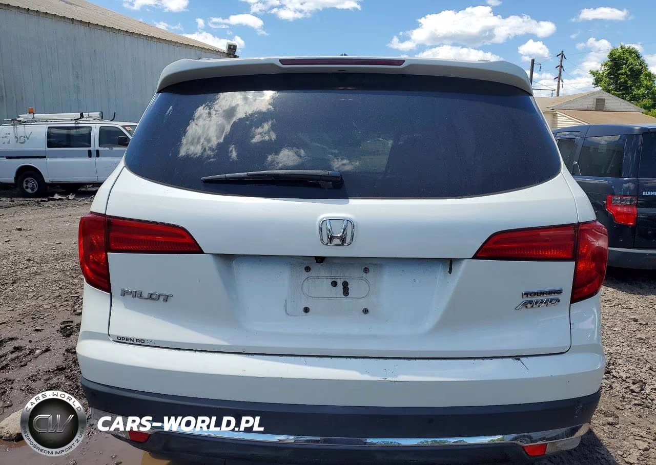 2017 Honda Pilot Touring VIN:5FNYF6H98HB010733 - 6