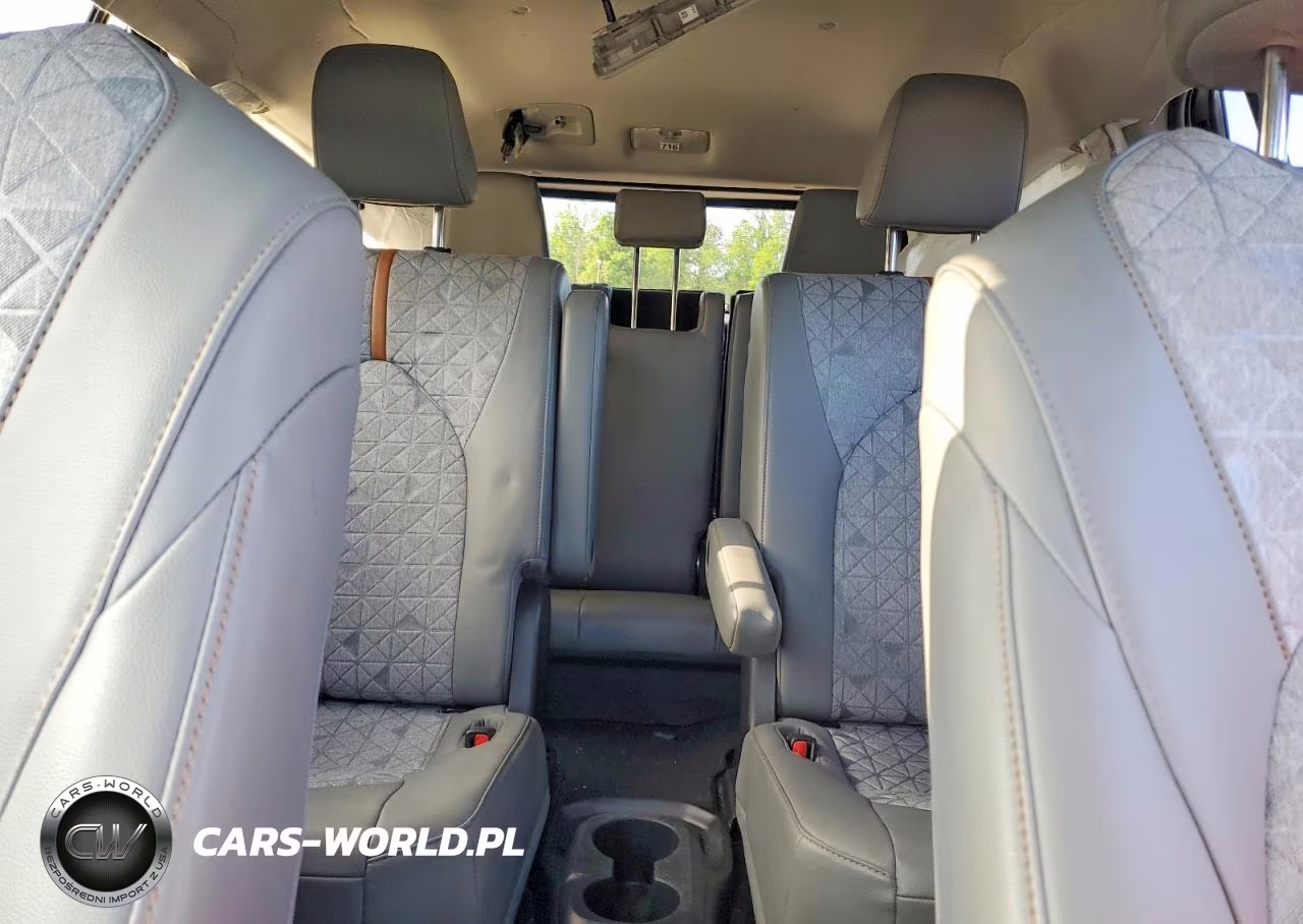 2023 Toyota Highlander Hybrid Bronze Edition VIN:5TDABRCH3PS600698 - 10