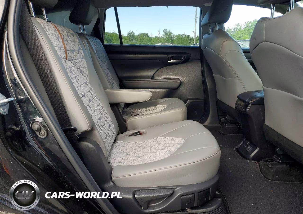 2023 Toyota Highlander Hybrid Bronze Edition VIN:5TDABRCH3PS600698 - 11