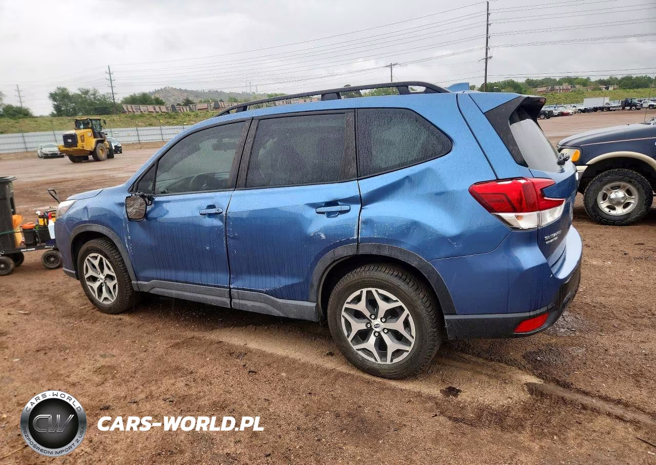 2023 Subaru Forester Premium VIN:JF2SKAEC7PH424543 - 2