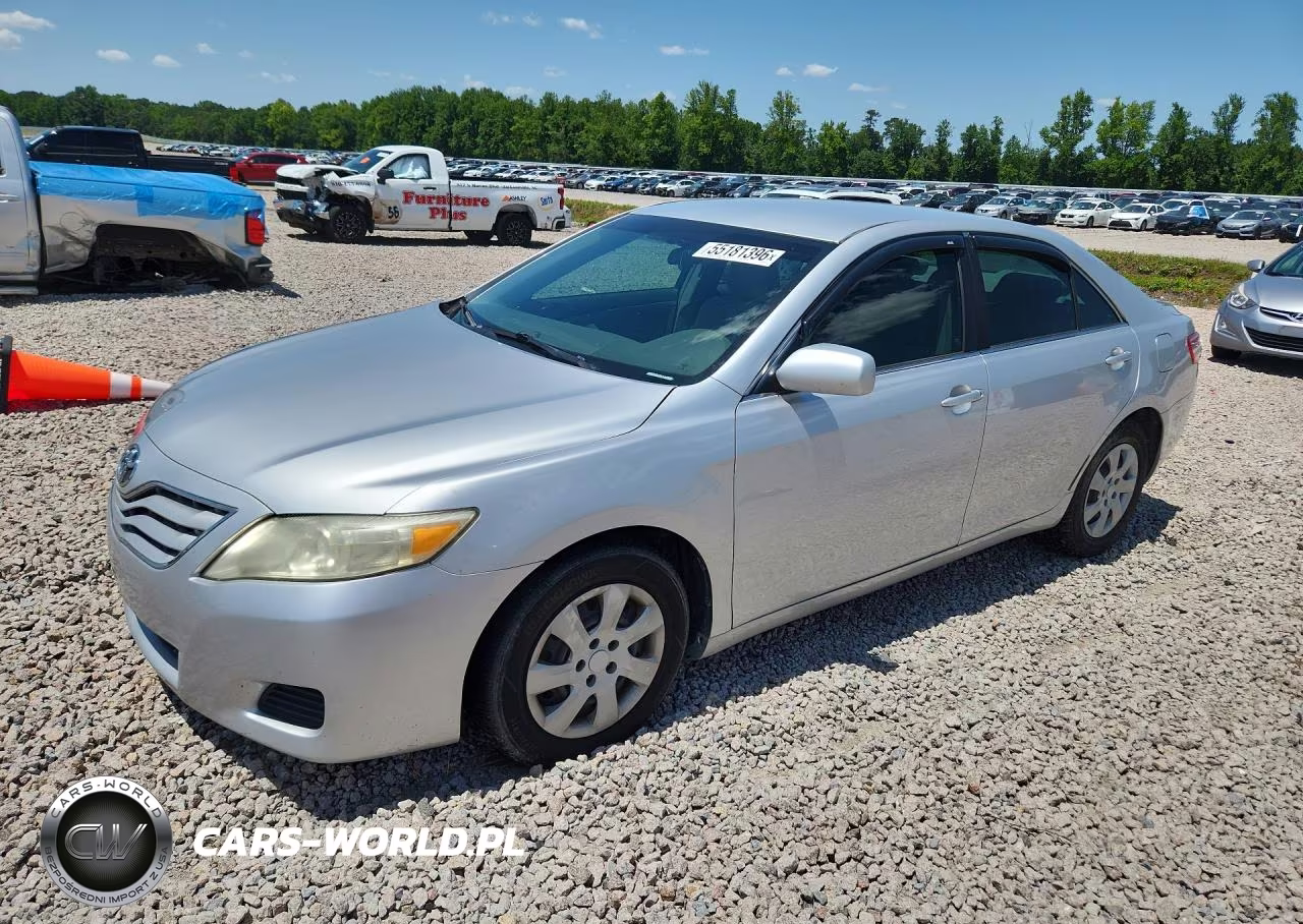 2010 Toyota Camry Le – zdjęcie 1 z 13