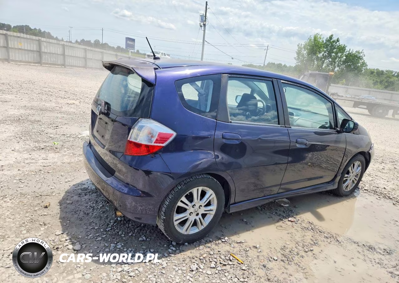 2010 Honda Fit Sport VIN:JHMGE8H47AC016457 - 3