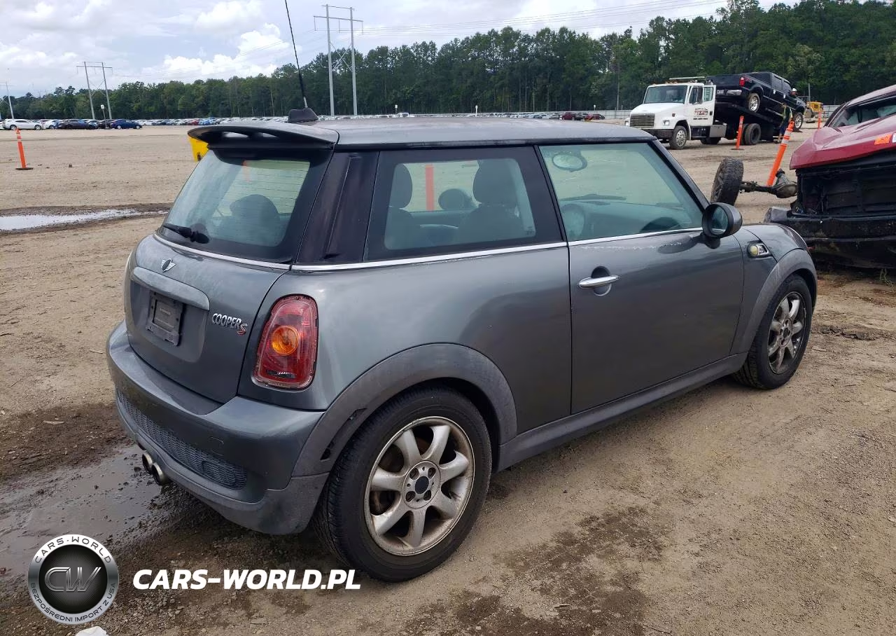 2007 Mini Cooper S VIN:WMWMF735X7TL91311 - 3