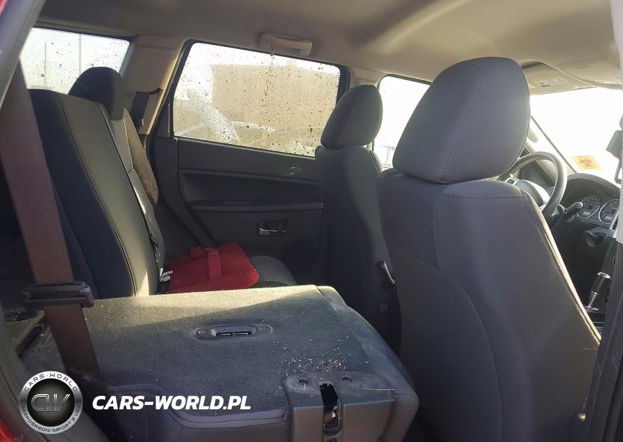2010 Jeep Grand Cherokee Laredo VIN:1J4PR4GKXAC121096 - 11
