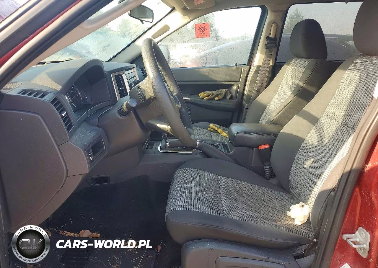 2010 Jeep Grand Cherokee Laredo VIN:1J4PR4GKXAC121096 - 7