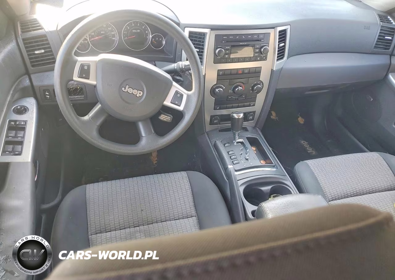 2010 Jeep Grand Cherokee Laredo VIN:1J4PR4GKXAC121096 - 8